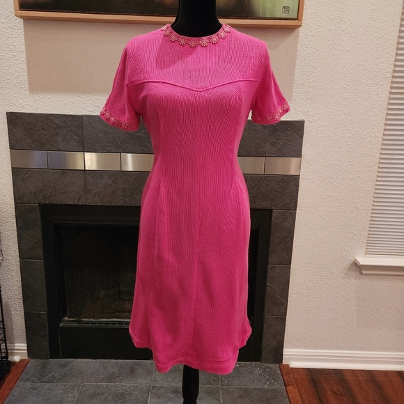 🖤 VINTAGE 60s Mod Jackie MCM Hot Pink Knit Dress Applique Trim UNIQUE - Picture 1 of 4